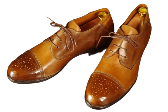 PicWishで透過処理した革靴の画像